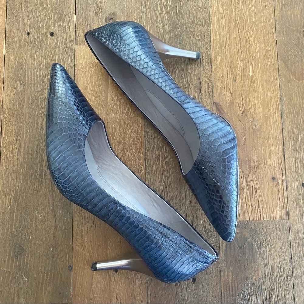 Kenneth Cole Navy leather Snakeskin heel